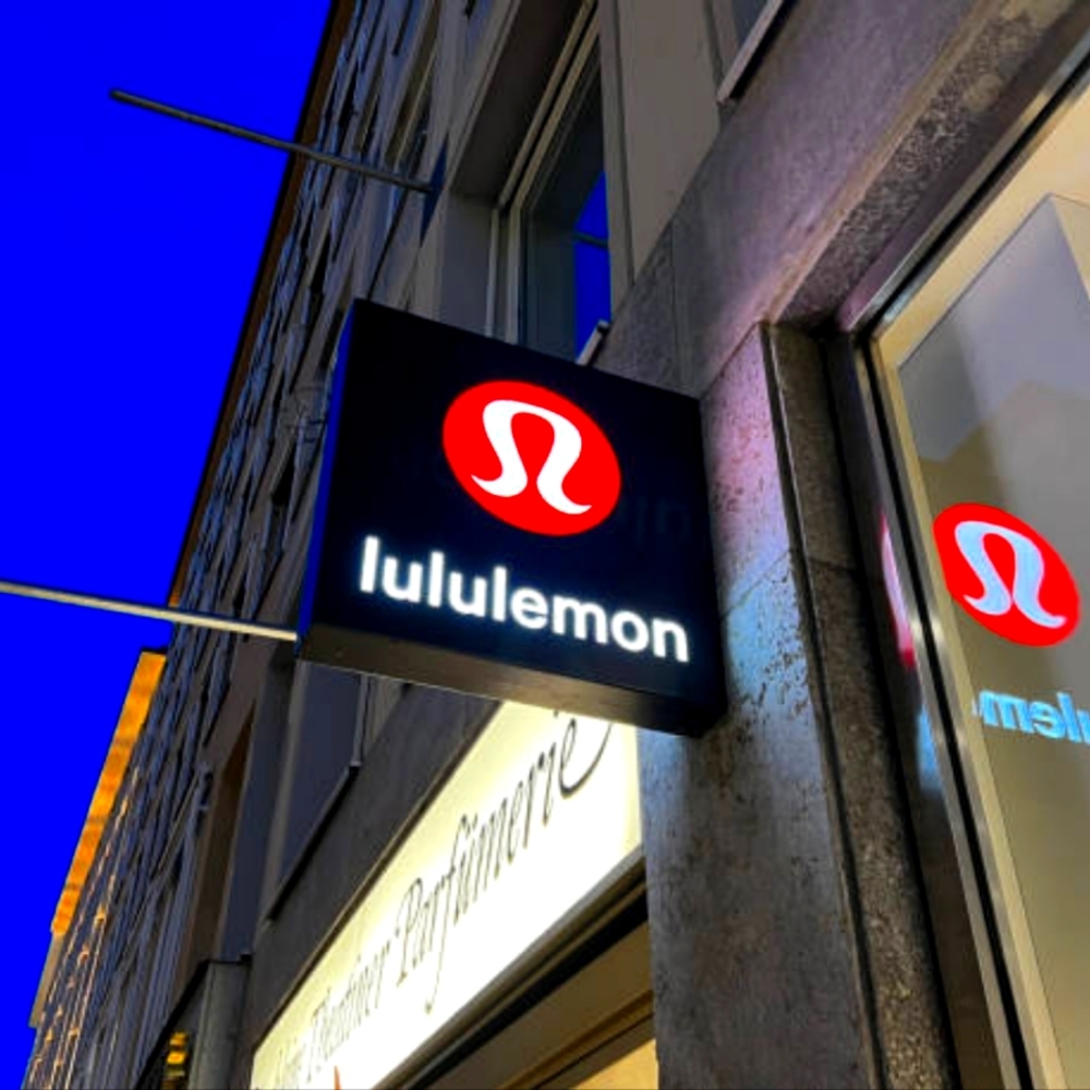 Show sale listing for 4th of July!  All Lululemon starting at $15.